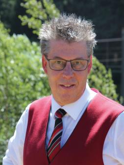 1. Geschäftsführer  Reinhard Meyer